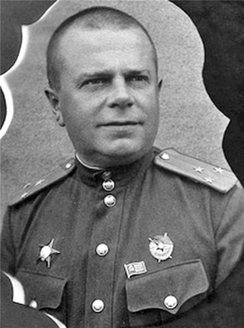 Полковник Кузнецов с орденами Красной Звезды и Красного Знамени, 1944