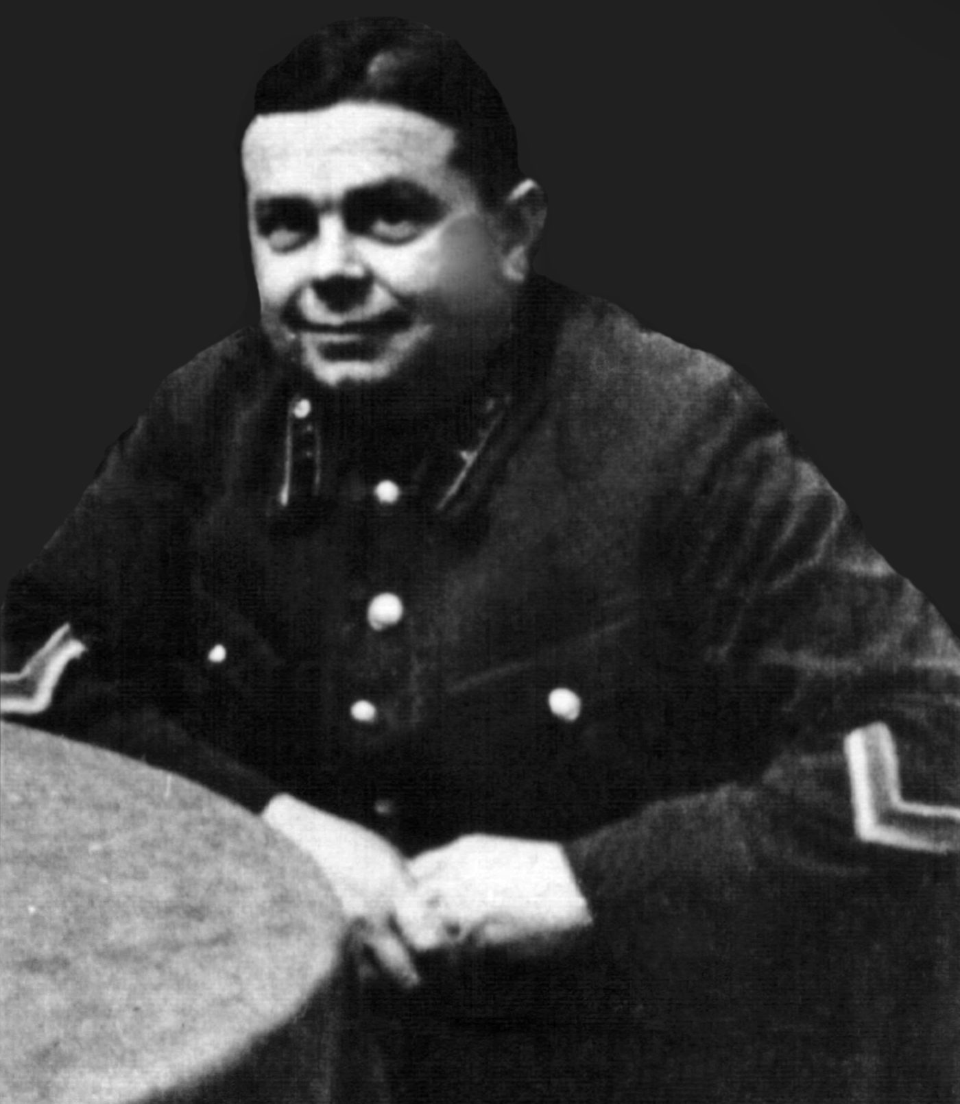 Майор Кузнецов за столом, май 1941 года, фрагмент группового снимка